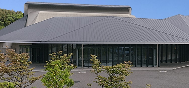 桑名市斎場 おりづるの森外観1