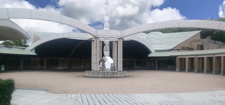 四日市市北大谷斎場外観1